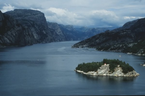 9. Brusand - Tau: "Lysefjord"